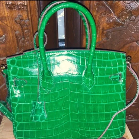 Kelly Green Crocodile Pattern Handbag/crossbody - Picture 2 of 5